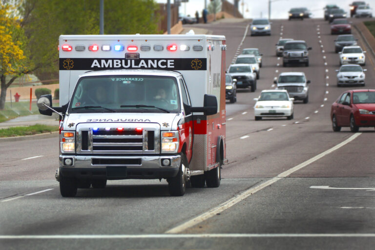 Muere hombre de Hollister tras accidente entre vehículo y bicicleta