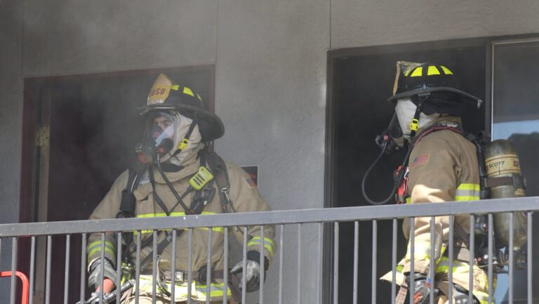 Bomberos de Albuquerque sofocan incendio en el hotel Red Roof Inn