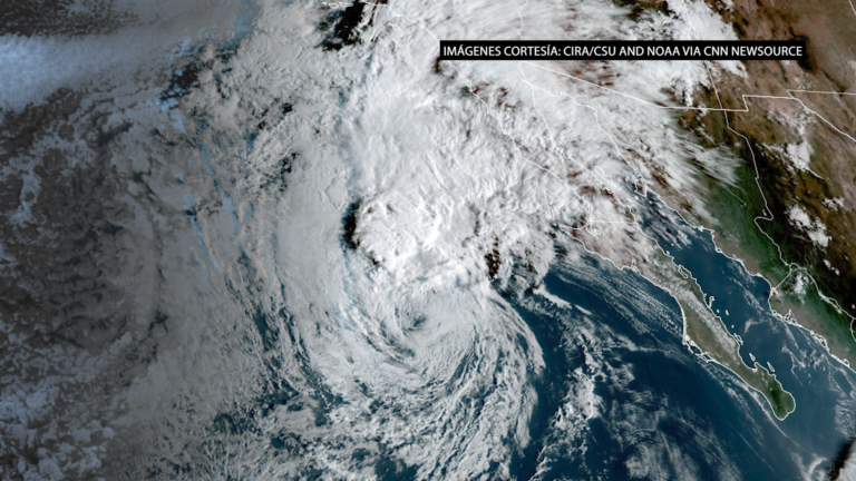 Imagen satelital muestra el desplazamiento de la tormenta Rachel sobre B.C. y el suroeste de Estados Unidos la noche del Sábado