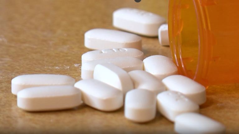 DEA advierte sobre el riesgo del fentanilo y su venta a través de redes sociales