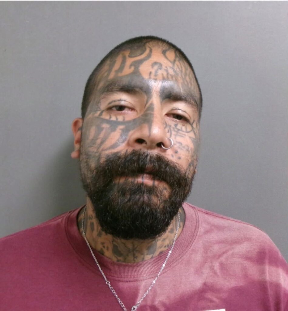 Arrestan a hombre por allanamiento de propiedad privada en Mathis, Texas