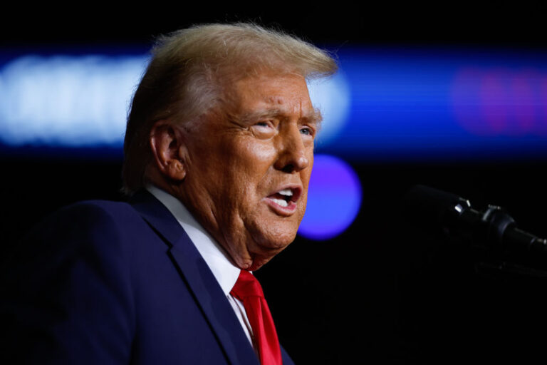 Retiran a 11 personas de un mitin de Donald Trump en Kansas y reportan un arresto