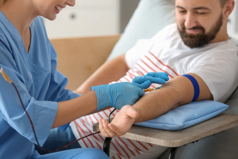 Cruz Roja solicita donadores de sangre en Colorado, especialmente del tipo O