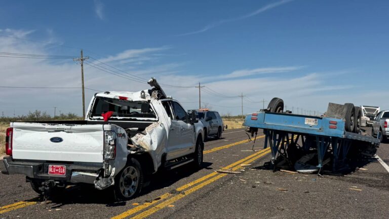 Cierran temporalmente la Carretera 18 en el Condado de Winkler por accidente de vehículo comercial