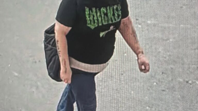 Crime Stoppers solicitan ayuda para identificar a una mujer por un robo en Harlingen