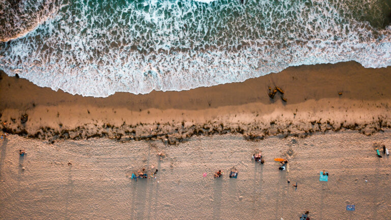 Hospital de Encinitas pide ayuda para identificar a un paciente tras incidente en el mar