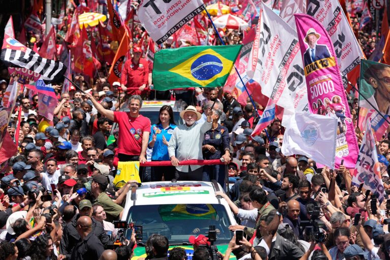 Lula da Silva logra un histórico cuarto mandato y vuelve a imponerse a la derecha en Brasil