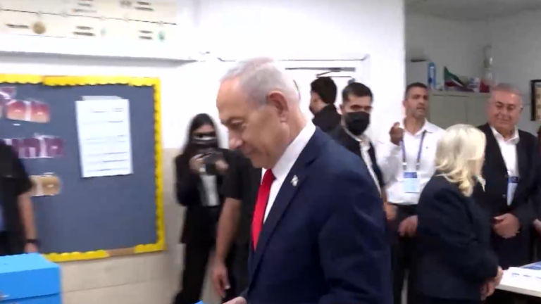 Israel inicia conteo de votos en una elección clave para definir su próximo gobierno